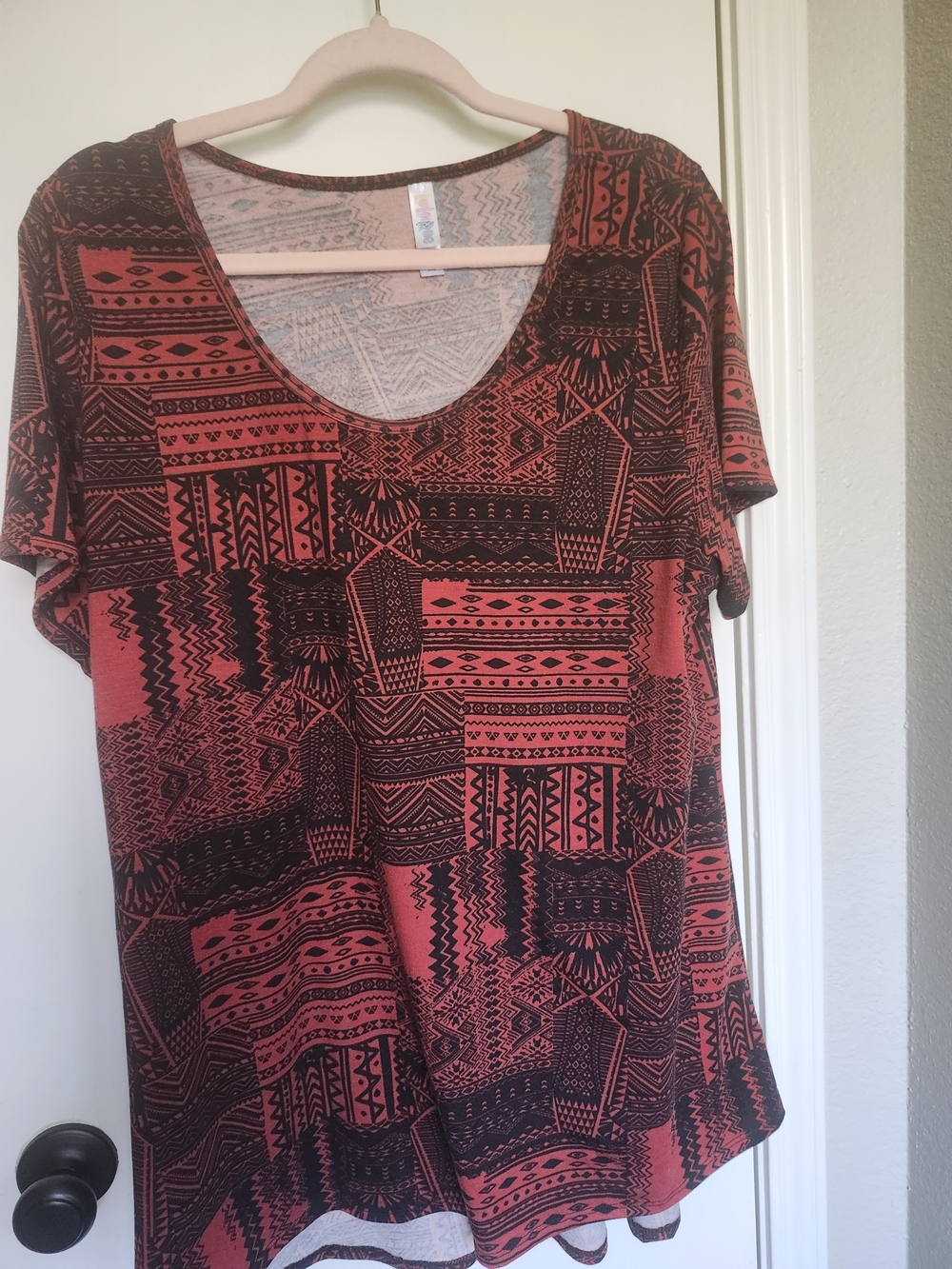 LuLaRoe ClassicT Red & Black Short Sleeve Scoop Neck Tee